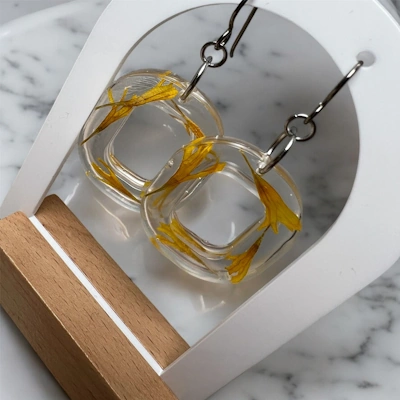 Kuva käsintehdystä korusta