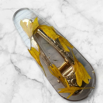 Kuva käsintehdystä korusta